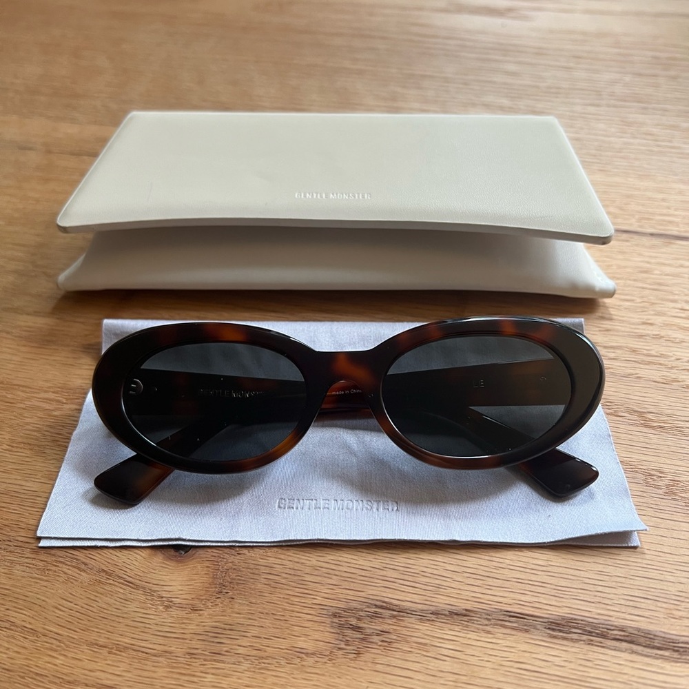 Gentle Monster LE L2 Oval Sunglasses